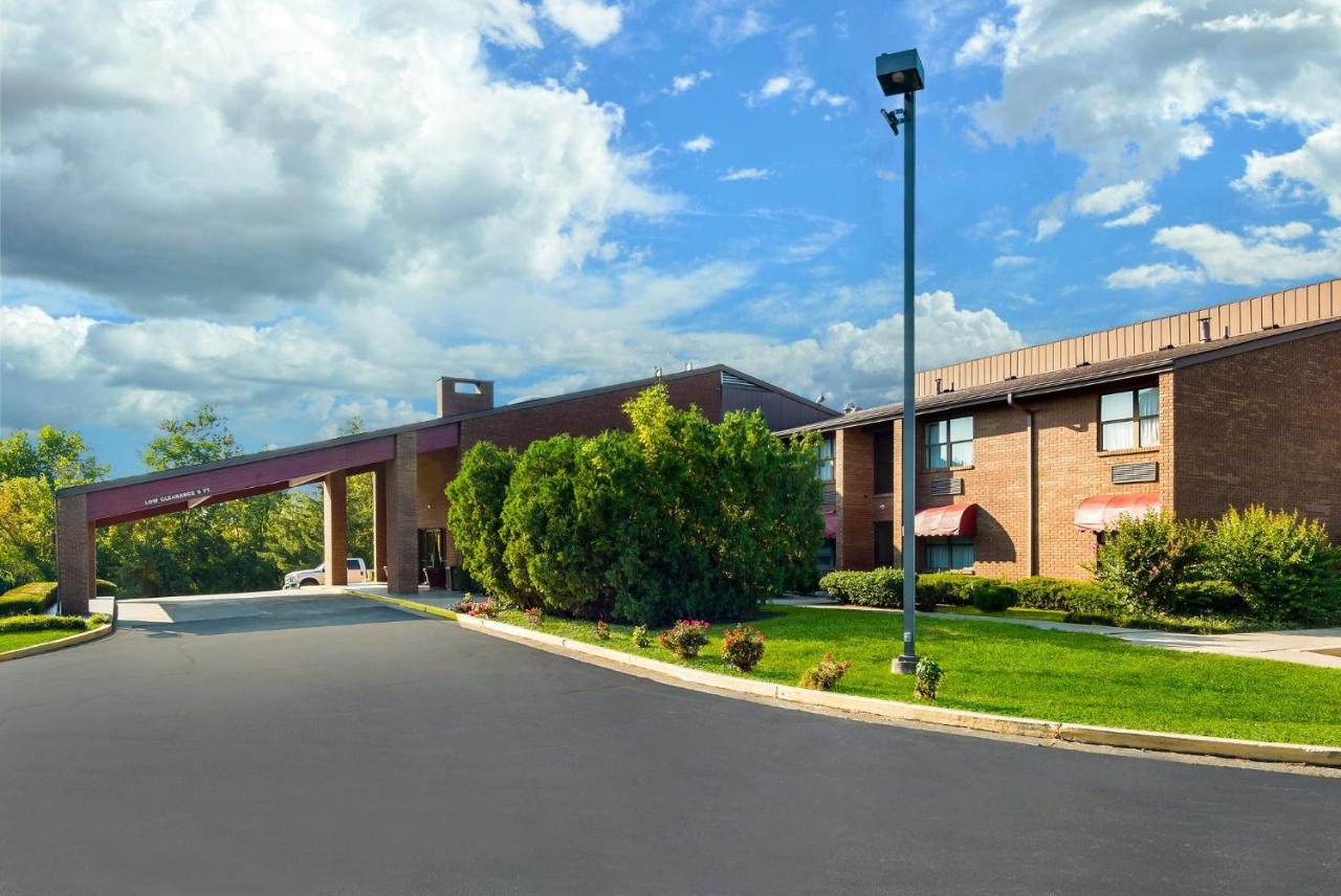 Red Roof Inn & Suites Lexington - Hamburg Exterior photo